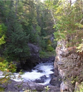 Photo upstream looking down to lip of gorge (2)